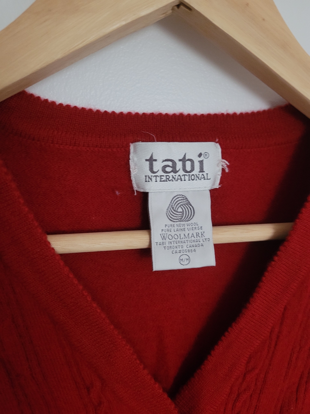 Tabi Vintage Red Cable-Knit Button Front Sweater Vest 100% Wool S Gold Button - Picture 3 of 9